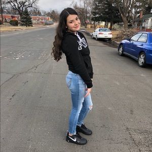 Meet your Posher, Anela